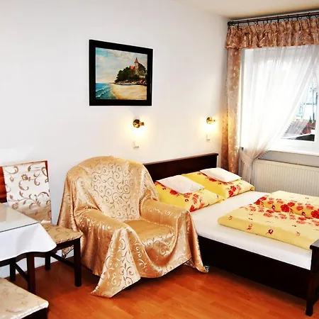 Pokoje Goscinne Zawisza Homestay *